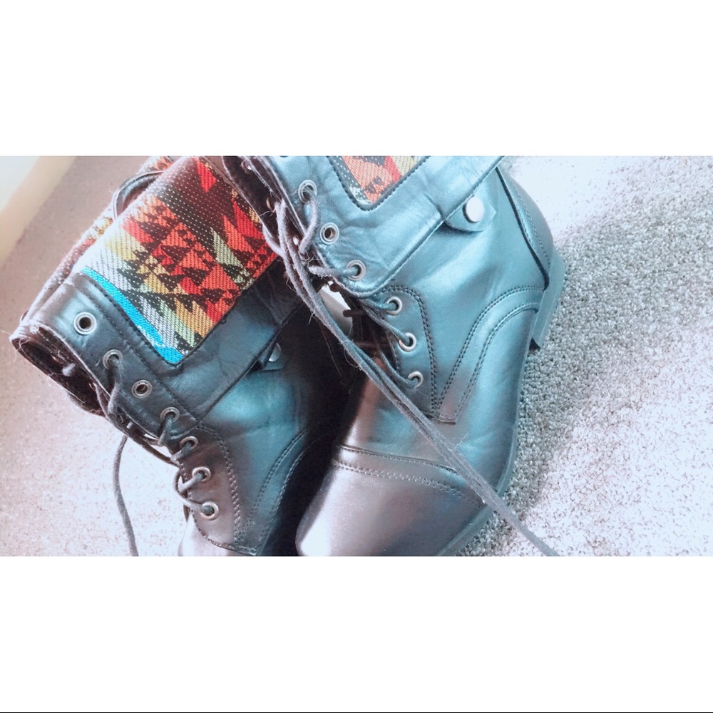 Aztec Print Boots - Picture 4 of 4